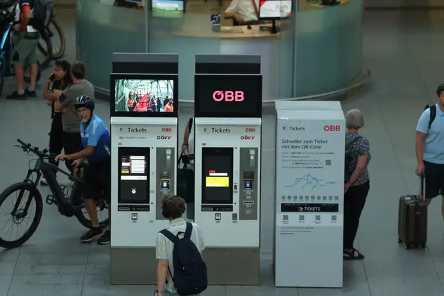Wegen einer Oberleitungsstörung kam es auf der Weststrecke zwischen Linz und St. Valentin zu erheblichen Einschränkungen im Bahnverkehr. | Foto: Fotokerschi/Bilal Ahemtovic
