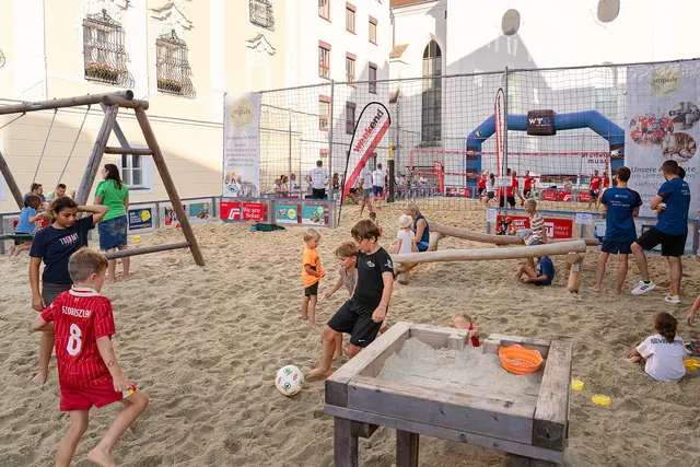 Beim Wels City Beach gibt es ein abwechslungsreiches Programm für Groß und Klein, Fronius ist erneut Hauptsponsor. | Foto: deinImpuls/Nina Wiesmeyr