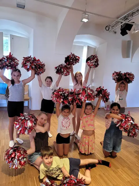 Mit Tanz, Gesang und Schauspiel verbrachten 20 Kinder und Jugendliche Anfang Juli drei abwechslungsreiche Ferientage beim Musical-Sommerworkshop im Schloss Wolkersdorf. | Foto: Petra Niedermayer