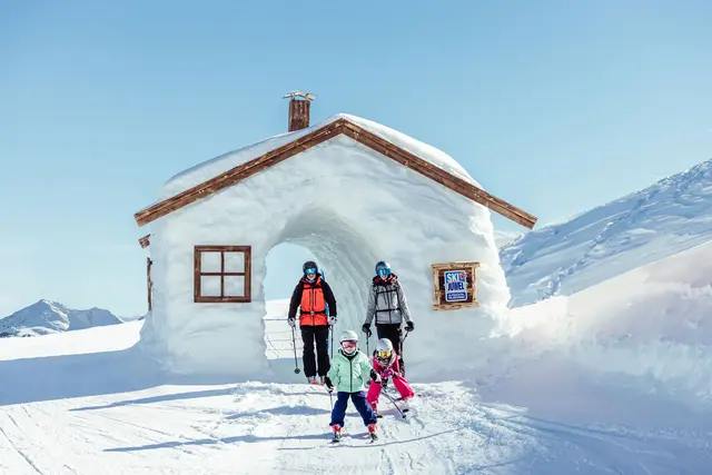 Skiresort.de, das weltweit größte Testportal für Skigebiete, zeichnet das Tiroler Skigebiet auch 2026 als Testsieger in der Kategorie „Familien &amp; Kinder“ aus. | Foto: Ski Juwel Alpbachtal Wildschönau
