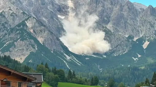 Der Felssturz war weit zu sehen. | Foto: FF Dienten am Hochkönig
