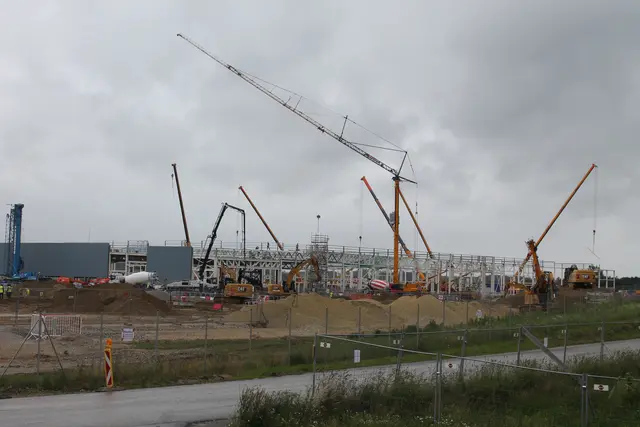 Die Baustelle des geplanten Google-Rechenzentrums in Kronstorf: Das Großprojekt sorgt wegen seines Energie- und Flächenbedarfs sowie seiner Auswirkungen auf die Region für kontroverse Debatten. | Foto: MeinBezirk