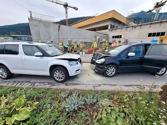 Rettung, Notarzt, Feuerwehr und Polizei standen im Einsatz. | Foto: Rotes Kreuz Innsbruck