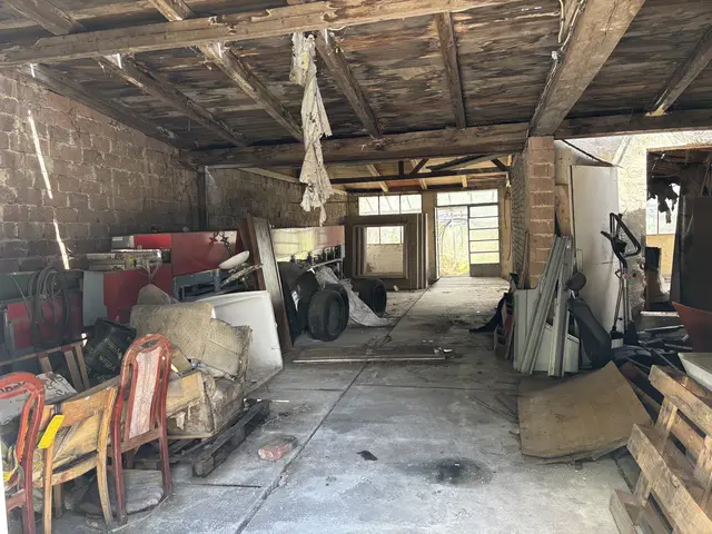 Im Inneren der Gebäude herrscht Chaos, zuletzt wurde eine unterstandslose Person aufgefunden.  | Foto: z.V.g.