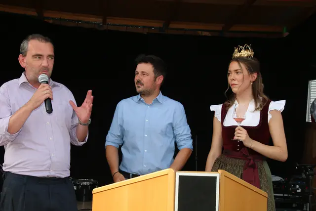 Herbert Oschep, Tobias Siess und Weinkönigen Maria IV 