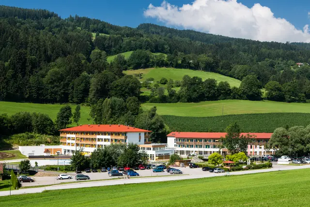 Auch im Kurzentrum Weißenbach sind die Verträge derzeit aufrecht. Langfristig könnten sinkende Zuweisungen jedoch Auswirkungen auf Angebot und Beschäftigung haben. | Foto: OptimaMed
