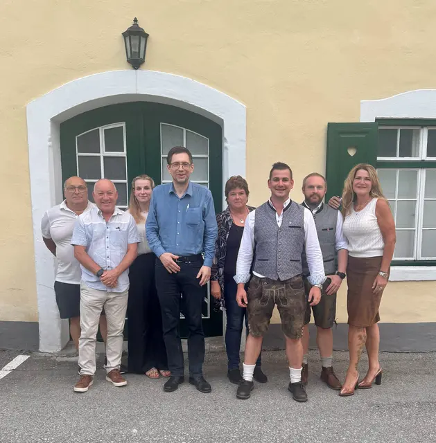 Alfred Wagner, Josef Stangl, Anna Luise Wolfsteiner, Karl Haidinger, Florentine Wagner, Clemens Haugeneder, Gerald Kohlhofer, Margit Wolfsteiner (v. li.). | Foto: FPÖ Steyr-Land