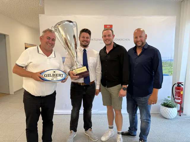 Bürgermeister Bernhard Karnthaler, Staatsmeister Lukas Frühstück, GGR David Diabl und GR Philipp Simplicenau. | Foto: Gemeinde / HÜBL