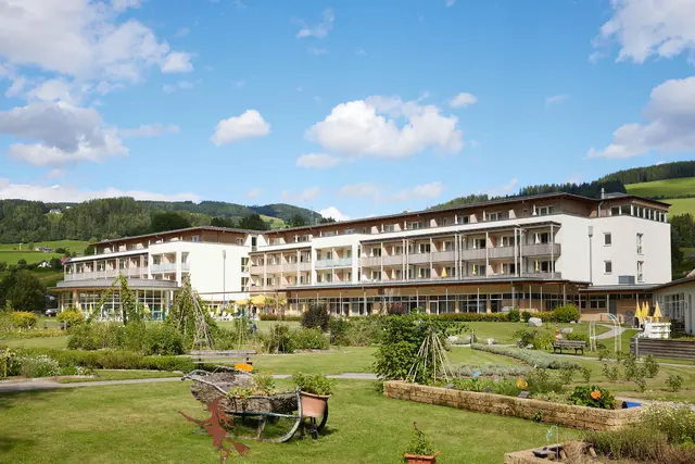 Die beiden Kurzentren im Bezirk Wolfsberg – in Bad St. Leonhard und Weißenbach – verfolgen die angekündigten Einsparungen im Kurbereich aufmerksam. Derzeit gibt es noch keine konkreten Auswirkungen auf Auslastung oder Personal, langfristig werden jedoch Folgen befürchtet. | Foto: OptimaMed