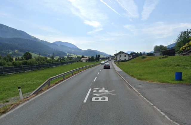Auf der B164 in St. Johann in Tirol kollidierten ein Pkw und ein Klein-Lkw. | Foto: Google Maps/MeinBezirk