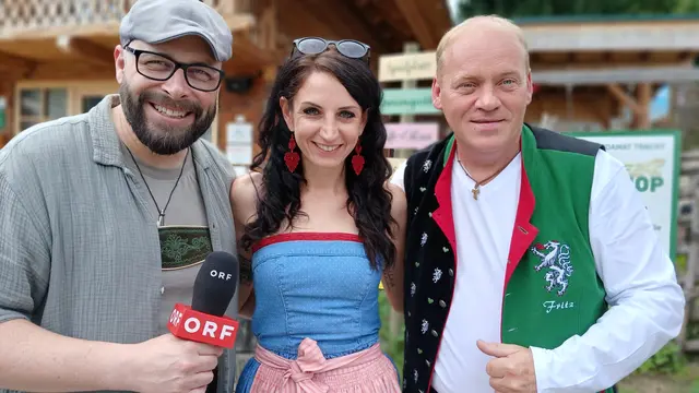 Anja Zalar und Daniel Neuhauser (l.) moderierten die Sendung Heimatsommer in der Edlseer Alm von Fritz Kristoferitsch. | Foto: Josef Hofmüller
