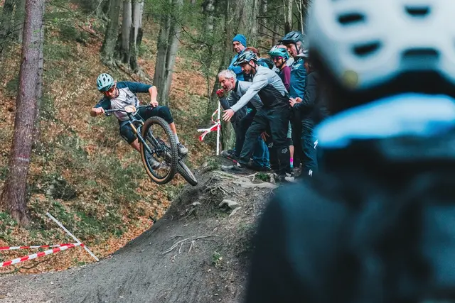 So spektakuär gehts zu, wenn sich die Könner auf zwei Rädern den Berg runterschmeissen. | Foto: Do-Biker