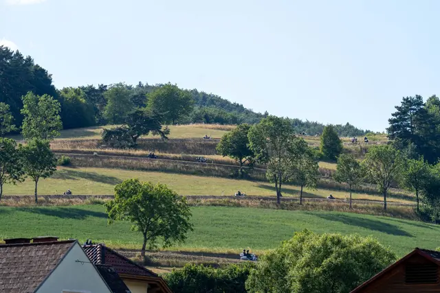 Biker-Fahrt talabwärts Serpentinen Schwarzenbach. | Foto: KBB Miriam Halwax