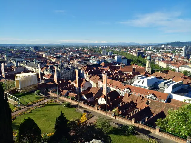 Die Stadt Graz bleibt auf Bezirksebene – wenig überraschend – das teuerste Pflaster mit Grundstückspreisen von 430,3 Euro pro Quadratmeter.  | Foto: MeinBezirk/Sarah Konrad
