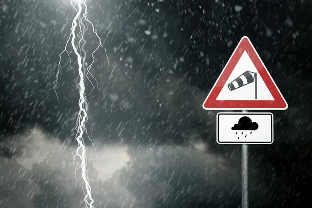 Die intensivsten Gewitter werden für den heutigen Tag erwartet. Lokal können Sturmböen, kräftiger Regen und Blitzschlag zu Beeinträchtigungen führen (Symbolfoto) | Foto: stock.adobe.com/at/trendobjects