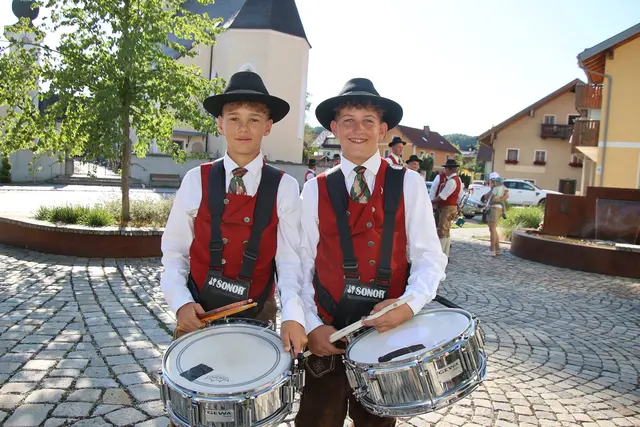 David und Max von der Trachtenmusikkapelle Berndorf.