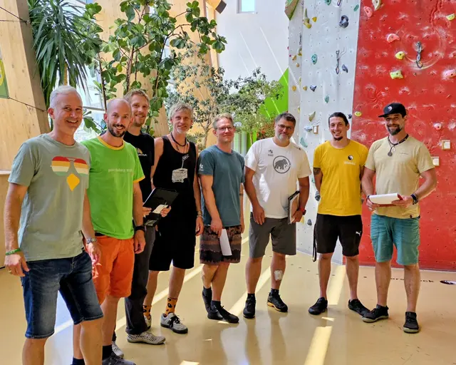 Austrausch beim Routenbauworkshop in der Kletterhalle Weinburg - Michael Strasser, Matthias Steiner, Charly Grubner, Patrick Törnström, Daniel Kamellor, Dieter Schimanek, Bernhard Tesch, Ronald Trimmel; | Foto: Michael Strasser