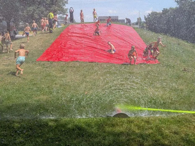 Am Freitag war die Feuerwehr Thondorf zu Besuch und sorgte für Abkühlung. | Foto: SV Gössendorf JAZ