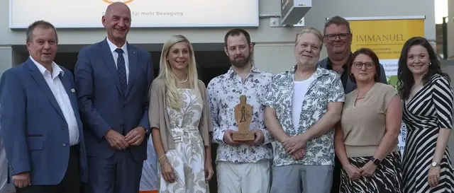 V.l.: Franz Hochstöger (Obmann Verein Immanuel), Soziallandesrat Christian Dörfel, Bezirkshauptfrau Andrea Wildberger, Daniel Weissengruber, Walter Brandstetter (Chefkoch Hotel Lebensquell), Reinhard Riegler (Geschäftsführer Verein Immanuel), Petra Lindner (Personalbüro Kurhotel Bad Zell GmbH) und Daniela Koller (Marketingleiterin Kurhotel Bad Zell GmbH). | Foto: Verein Immanuel