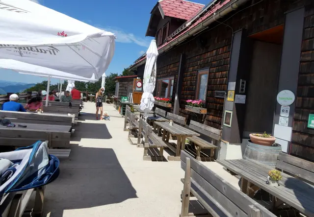 Einkehr in der Traisner Hütte