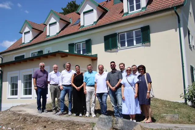 Bereits bezogen sind die vier Wohnungen im renovierten alten Zollhaus. | Foto: Martin Wurglits