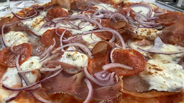 Soviel Zeit muss sein: Paradisische Pizza im Ristorante Paradiso ... | Foto: AVG Filmproduktion