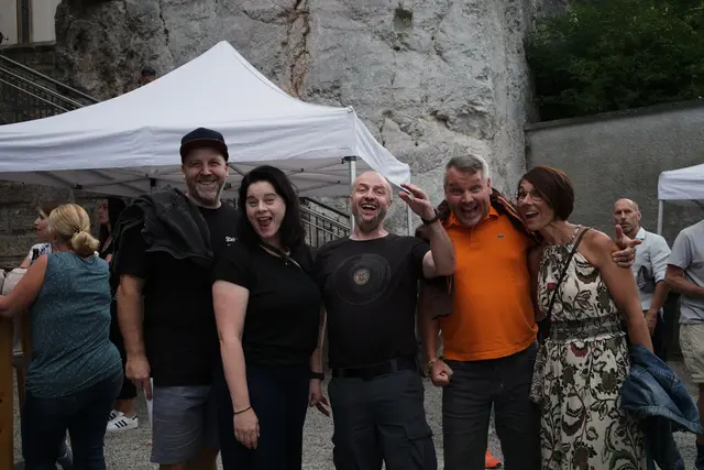 Einmal mehr herrschte Partystimmung auf Schloss Stixenstein. Dieses Mal stand das Konzert von Onk Lou und Ella Stern am Programm. | Foto: Santrucek