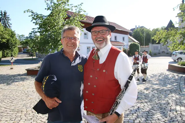 Freundschaft zwischen Halvestorf und Berndorf leben Reinhard und Otto.