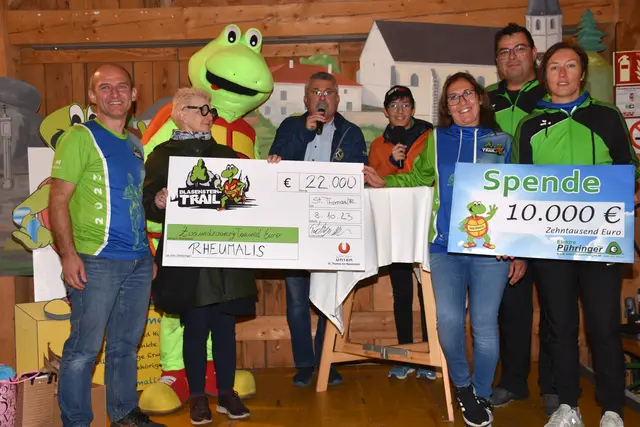 2022 gab der Blasenstein-Trail seine erfolgreiche Premiere. Bei den bisherigen vier Läufen kamen rund 100.000 Euro für den Verein Rheumalis zusammen, der rheumakranke Kinder unterstützt. Am Sonntag, 11. Oktober 2026, feiert das Lauf-Spektakel seinen fünften Geburtstag.
 | Foto: Robert Zinterhof