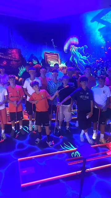 Gemeinsame Spiel und Spaß bei der Schwarzlicht Minigolf Anlage in Gössendorf. | Foto: SV Gössendorf JAZ