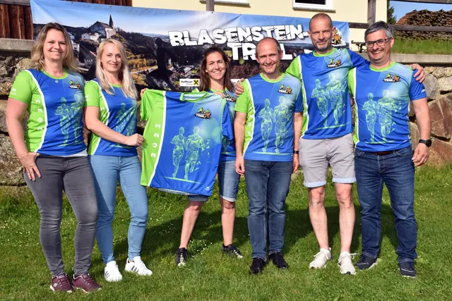 2022 gab der Blasenstein-Trail seine erfolgreiche Premiere. Bei den bisherigen vier Läufen kamen rund 100.000 Euro für den Verein Rheumalis zusammen, der rheumakranke Kinder unterstützt. Am Sonntag, 11. Oktober 2026, feiert das Lauf-Spektakel seinen fünften Geburtstag.
 | Foto: Robert Zinterhof