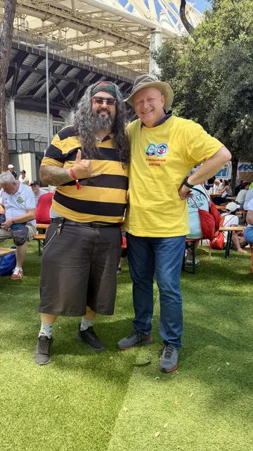  Hermann Weiskopf mit dem Präsidenten des Vespa Club America, Mr. Josh Rogers | Foto: AVG Filmproduktion