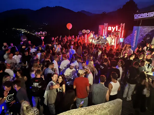 ayi.events machte mit Club-Sounds Station auf der Burg Oberkapfenberg. Für Gründer und Host Okan Saro war es das allererste Event seines Labels in seiner eigenen Heimatstadt. | Foto: MeinBezirk/Astrid Moder
