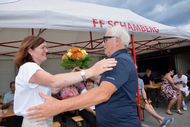 Blumen nachträglich zum Geburtstag für Marianne Grinschgl | Foto: MeinBezirk/Josef Strohmeier