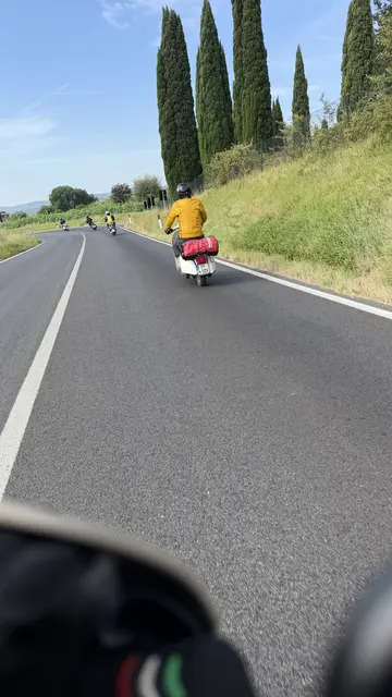 Hochstimmung bei den Vespisti - Vespafahrern in einer der schönsten Gegenden, welche Italien zu bieten hat  | Foto: AVG Filmproduktion
