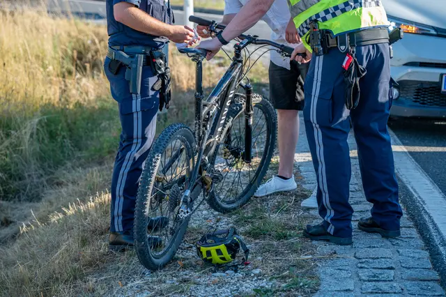Die Frau erlitt Verletzungen unbestimmten Grades und wurde vom Roten Kreuz gemeinsam mit dem Notarzt in das Pyhrn-Eisenwurzen Klinikum Kirchdorf eingeliefert.  | Foto: Fotokerschi