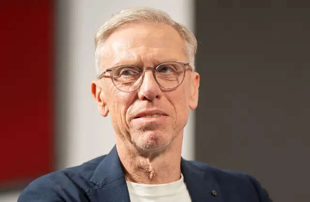 Peter Stöger zog im Ö1-Mittagsjournal sein vorläufiges Fazit zur Fußball-WM in den USA.   | Foto: APA-Images/APA/GEORG HOCHMUTH