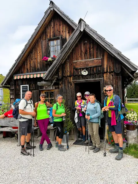 Bei der Siebenhüttenalm (von links nach rechts):
Josef Enne, Herta Mayr, Hermine Stockinger, Elfriede Kühmayer, Renate Hadolt, Helga
Beyerl, Franz Stockinger | Foto: Naturfreunde Traisen