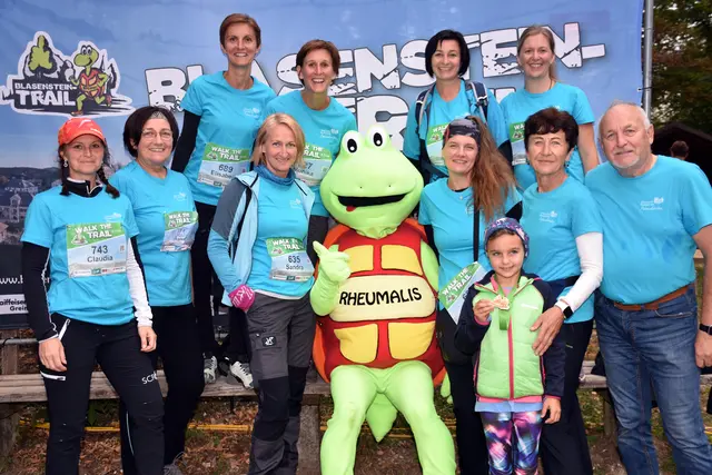2022 gab der Blasenstein-Trail seine erfolgreiche Premiere. Bei den bisherigen vier Läufen kamen rund 100.000 Euro für den Verein Rheumalis zusammen, der rheumakranke Kinder unterstützt. Am Sonntag, 11. Oktober 2026, feiert das Lauf-Spektakel seinen fünften Geburtstag.
 | Foto: Robert Zinterhof