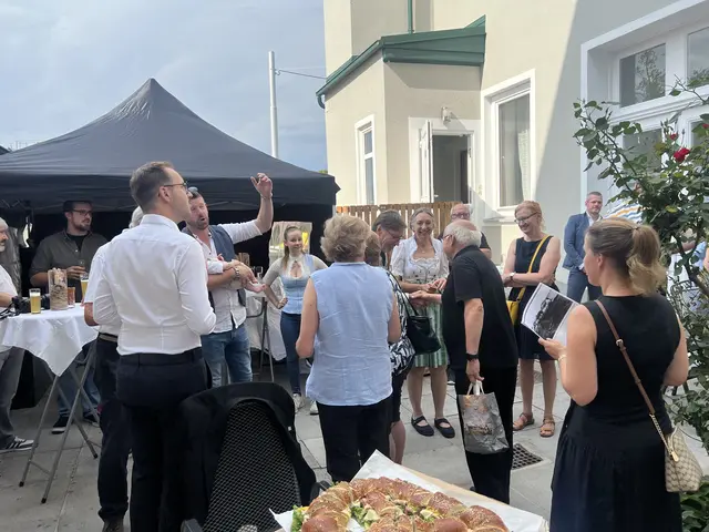 Jubiläumsfeier im frisch renovierten Innenhof des Mariazellerhofes.