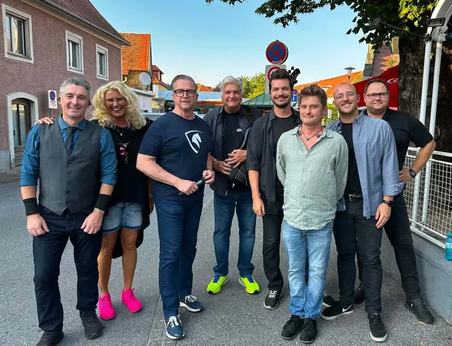 Bürgermeister Helmut Linhart traf sich mit der Band schon vor dem Konzert. | Foto: Stadtgemeinde Köflach