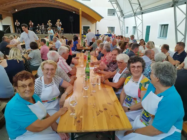 Die fleißigen Senioren  | Foto: Hofstetter Gertrude