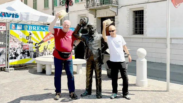 ... und natürlich auch mit starkem Posing mit Bürgermeister Peppone ... | Foto: AVG Filmproduktion