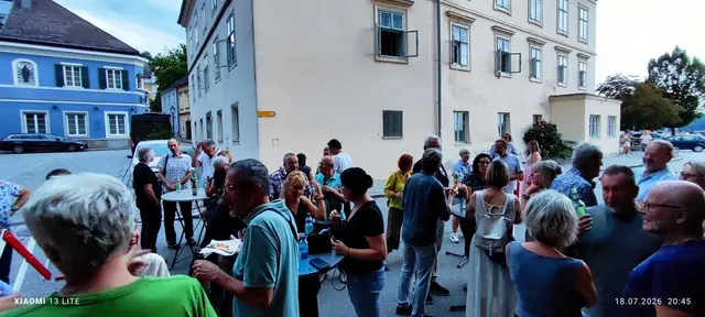 Ein voller Schlosskeller, begeisterte Besucherinnen und Besucher und ein Abend, der Musikgeschichte lebendig machte: Die Veranstaltung „Forever Young. Ein Tribut an die (Un)Sterblichkeit“ war ein voller Erfolg. | Foto: HMV