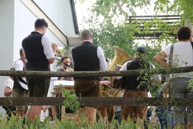 Die verschiedenen Musikgruppen sorgten für gute Laune beim Kellergassenfest Etsdorf.