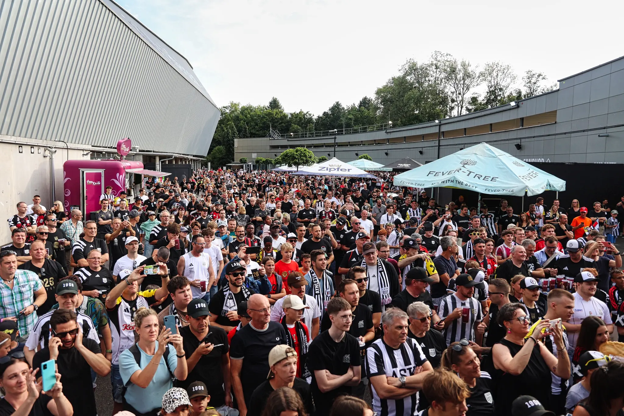 Double-Sieger startet wieder durch: Großer Andrang beim Saison-Opening des ...