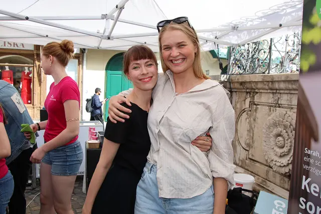 Lea Kron und Laura Schlittke von der Jedermann-Tischgesellschaft.