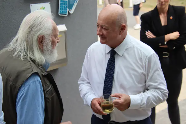 Nach der Feier stand der Kanzler für Bürgergespräche zur Verfügung. | Foto: Martin Wurglits