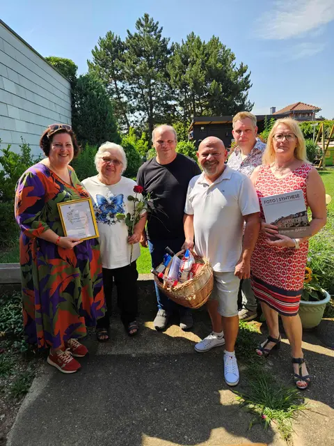 Bürgermeisterin Sabrina Divoky, Margit Wendl, Angehöriger, Gemeinderat Stefan Magloth, Angehöriger, Stadträtin Christa Majnek. | Foto: Stadtgemeinde Traiskirchen