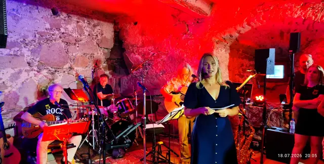 Musik, Geschichte und ein voller Schlosskeller
„Forever Young“ begeisterte im Schloss Pragstein | Foto: HMV